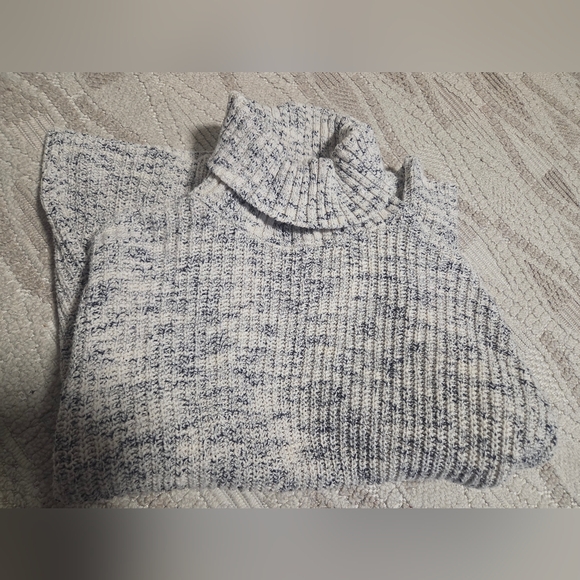 OFFLINE By Aerie Chillside Turtleneck Sweater Size MEDIUM PERFECT CONDITION - Picture 5 of 9